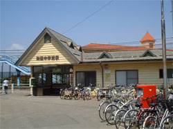 附属中学前駅