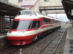観光案内列車『特急ゆけむり～のんびり号～』に使用される１０００系車両「ゆけむり」